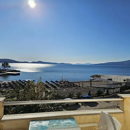 Two Bedroom With Sea View 100 アパート