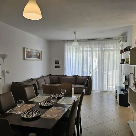 Two Bedroom With Sea View 100 *
