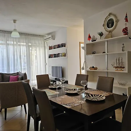 Two Bedroom With Sea View 100 Apartmán