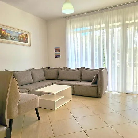 Two Bedroom With Sea View 100 Apartment