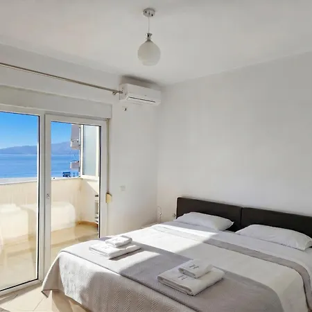 Two Bedroom With Sea View 100 アパート