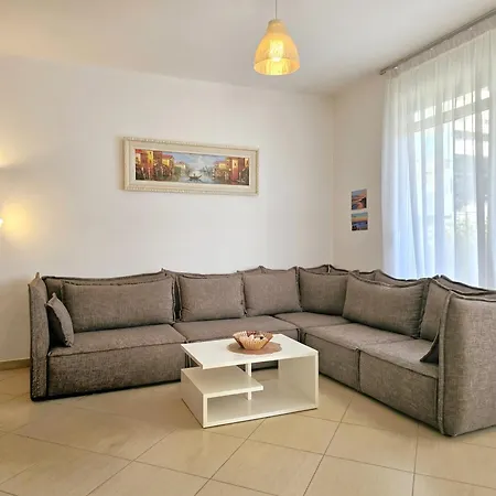 Two Bedroom With Sea View 100 アパート *